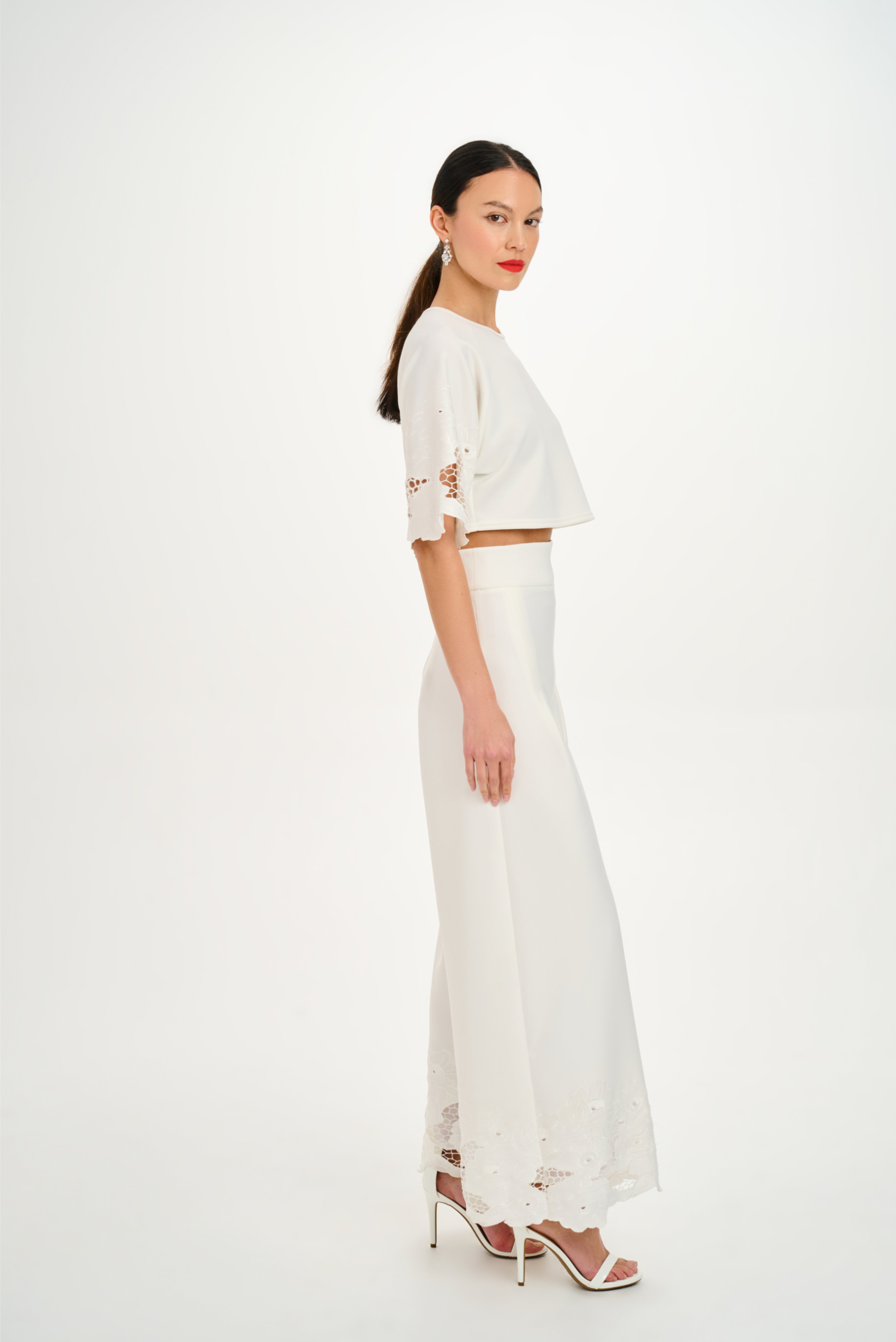 Embroidered eyelid Culotte Pants