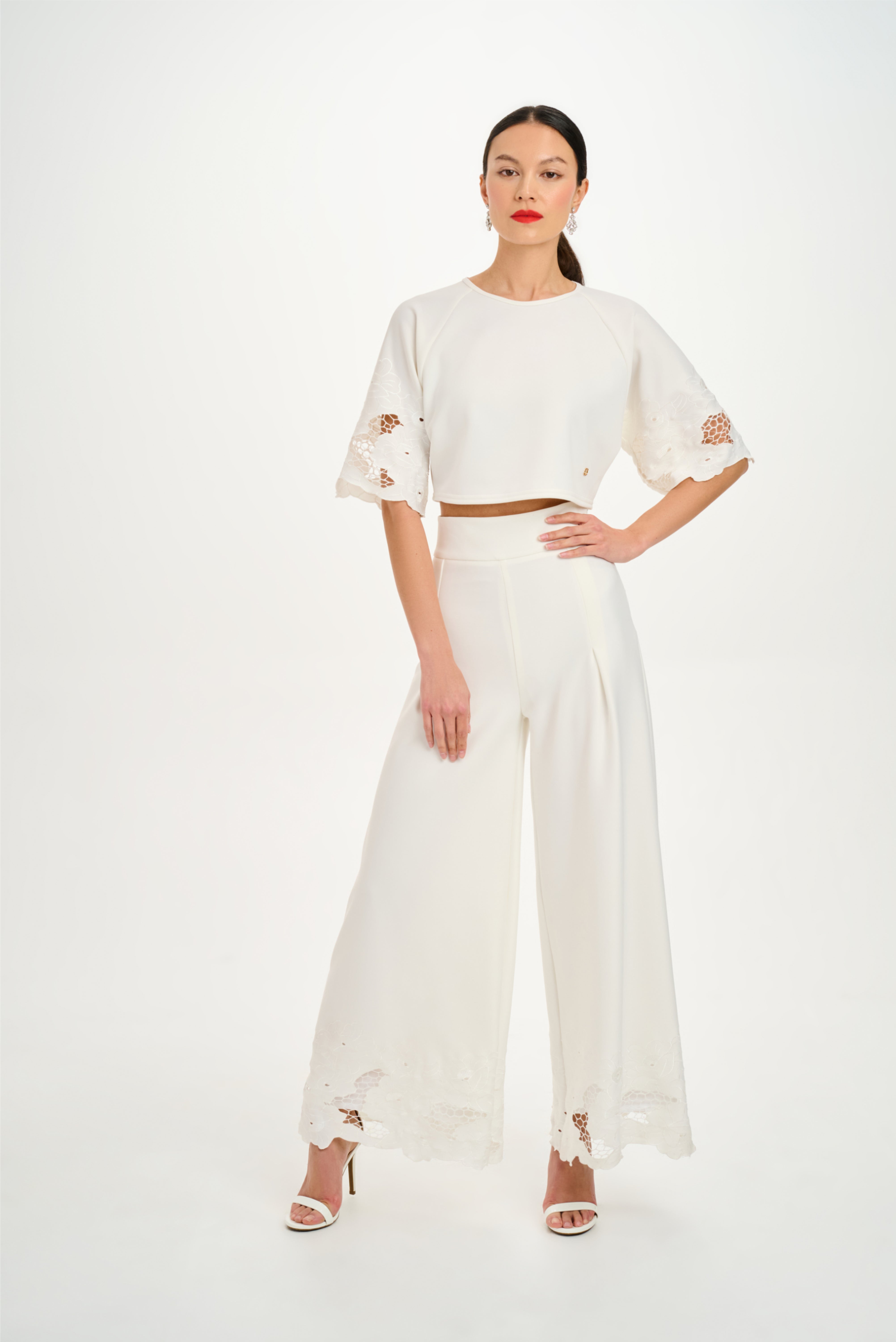 Embroidered eyelid Culotte Pants